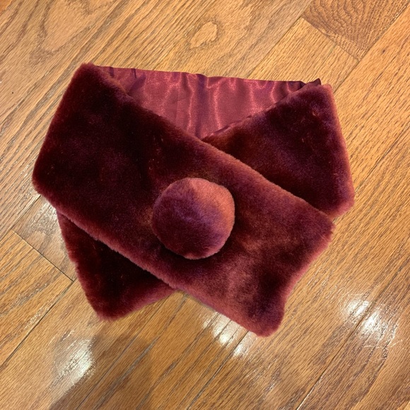 Cozy Faux Fur Shawl Collar with Pom Fastener - Picture 4 of 8